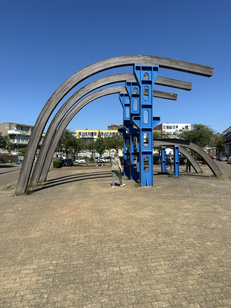 Passing under the ADM Monument, a sculpture by Egon Schrama commemorating the workers of Amsterdamse Droogdok Maatschappij